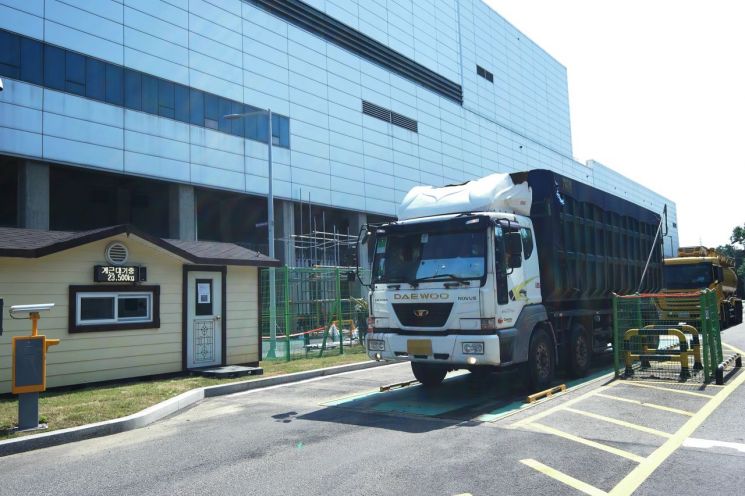반도체 폐기물, 삼성은 98% 재활용…全사업장 '폐기물 매립 제로' 인증