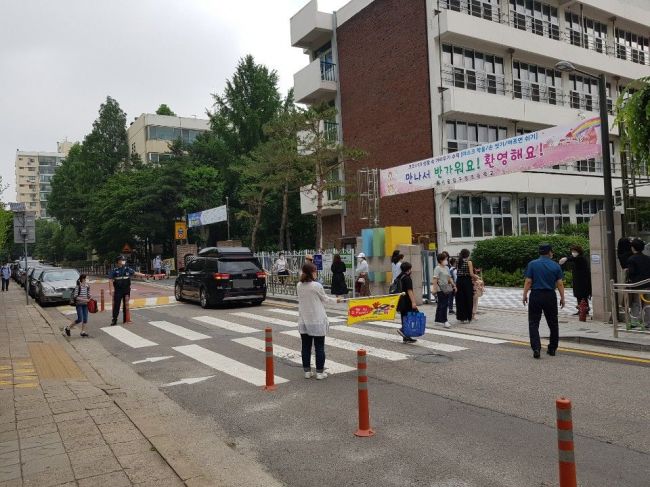 학부모·주차단속팀·경찰 총출동 … "학교 앞 안전 이상無"