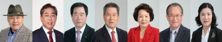좌측으로부터 대상을 받은 우대현씨, 본상 수상자 권기훈·도재영·한대곤씨, 특별상 금향숙·김병준·이성애씨.