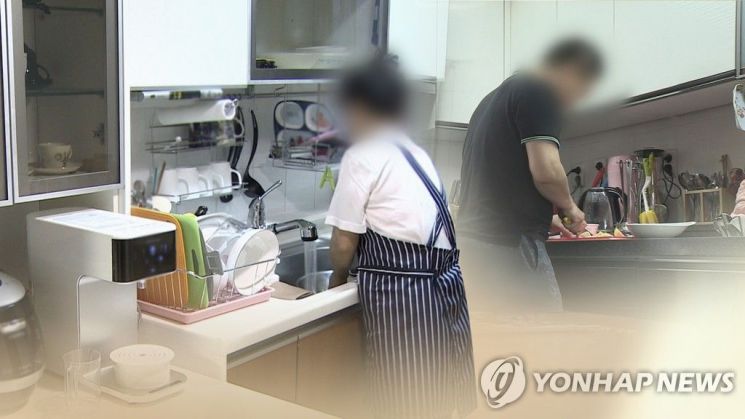 "큰딸은 살림 밑천" 아직도 이 말을 듣고 살아?…'K-장녀'를 거부합니다