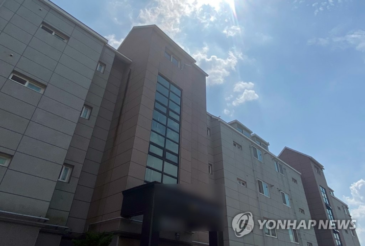 [사건의 재구성]프라이팬에 손 지지고 감금하고…잔혹한 계부·친모 만행