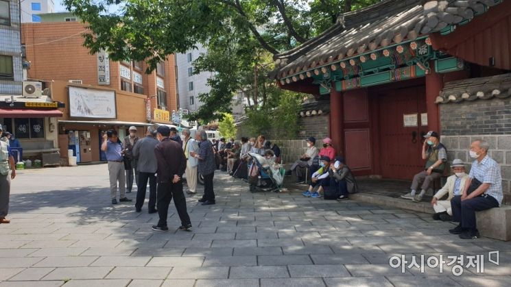 [르포]"마음의 멍이 제일 아프지" 서글픈 황혼, 욕 먹고 매 맞는 노인들