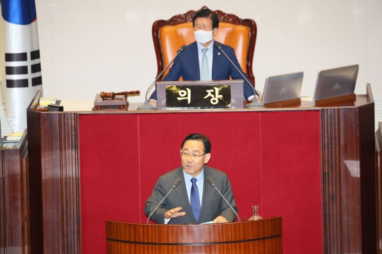 15일 국회 본회의서 발언하는 주호영 원내대표(사진=연합뉴스)