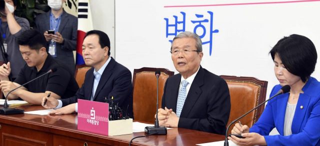 김종인 미래통합당 비대위원장이 16일 국회에서 열린 비상대책위원회의에 참석, 모두발언을 하고 있다./윤동주 기자 doso7@