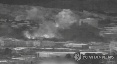 16일 오후 개성 공동연락사무소 청사가 폭파되고 있다. [이미지출처=연합뉴스]