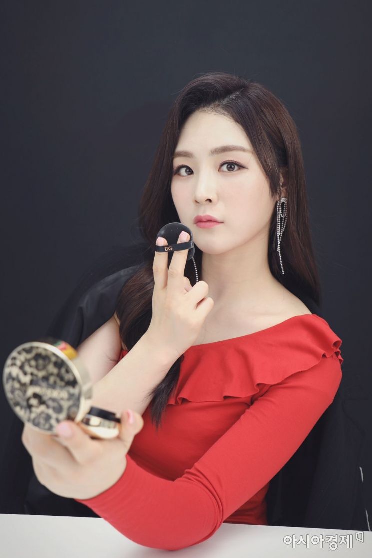 '라이킷' 유튜버 단유현과 돌체앤가바나 뷰티 '프레셔스킨 퍼펙트 피니쉬 쿠션 파운데이션'