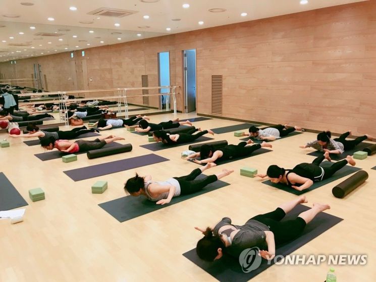 필라테스하는 사람들. 사진은 기사 중 특정표현과 관계 없음./사진=연합뉴스