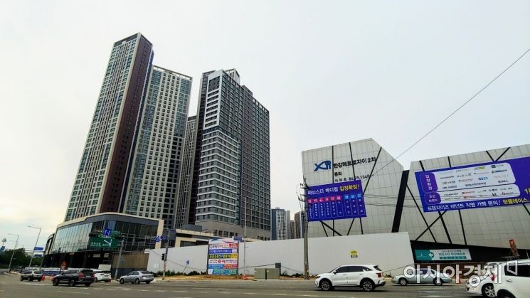 [르포]"잠잠한 잠실, 金포된 김포"(종합)