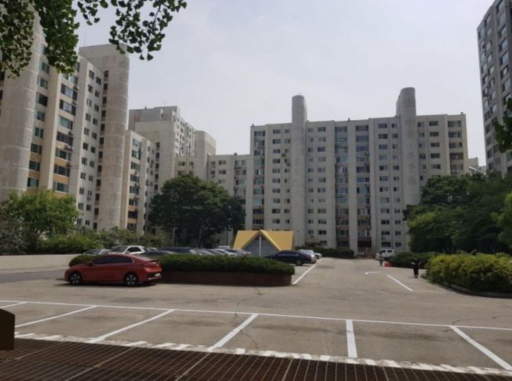 [르포]"잠잠한 잠실, 金포된 김포"(종합)