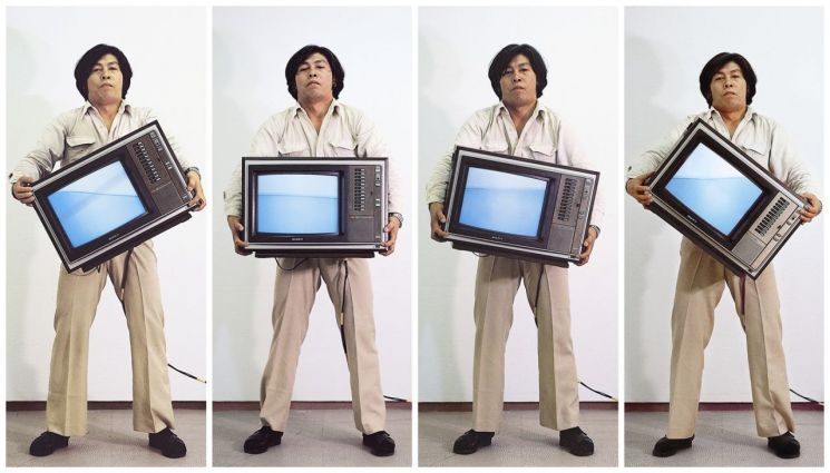 박현기 '물 기울기' 퍼포먼스 사진, 1979/2018, C-print, 각 60x50㎝  [사진= 갤러리현대 제공]