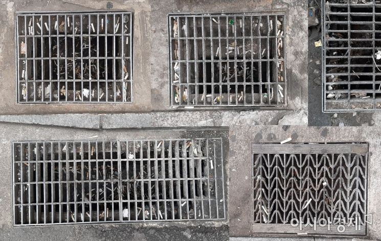 "물바다 될까 걱정이에요" 하수구 꽁초 투기, 아직도 하시나요 [한기자가 간다]