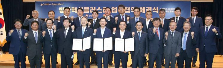 경남 창원시는 18일 경남도청 중회의실에서 방산혁신클러스터 조기 성과와 원활한 사업 시행을 위해 방위사업청, 경남도와 함께 방산혁신클러스터 사업 협약식을 가졌다.(사진=창원시)