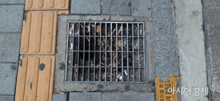 "물바다 될까 걱정이에요" 하수구 꽁초 투기, 아직도 하시나요 [한기자가 간다]