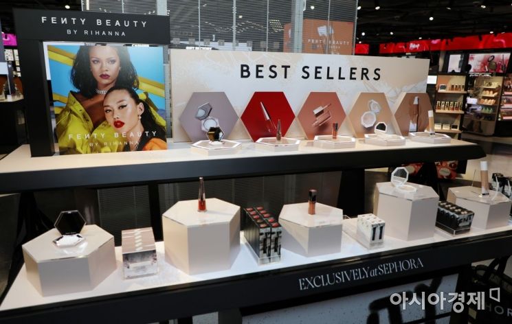 Fenty Beauty bestsellers at Sephora Korea Parnas Mall store, which launched offline on the 18th.