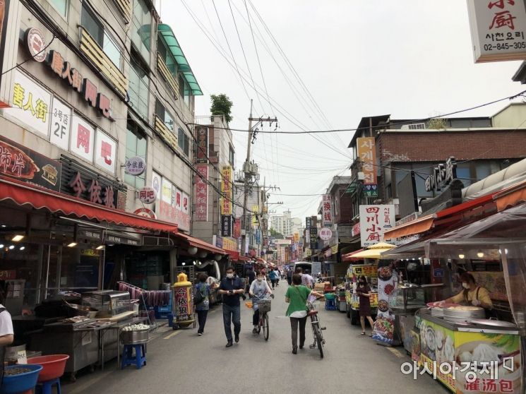 18일 오후 서울 영등포구 대림중앙시장. 시민들이 발걸음을 옮기고 있다.사진=강주희 인턴기자 kjh818@asiae.co.kr