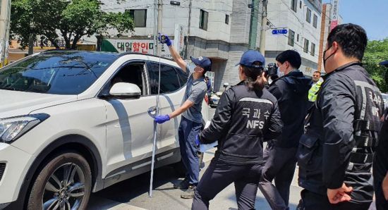 경북 경주 초등학교 인근 어린이보호구역에서 일어난 교통사고 현장 검증이 지난 9일 추가로 진행됐다. / 사진=연합뉴스