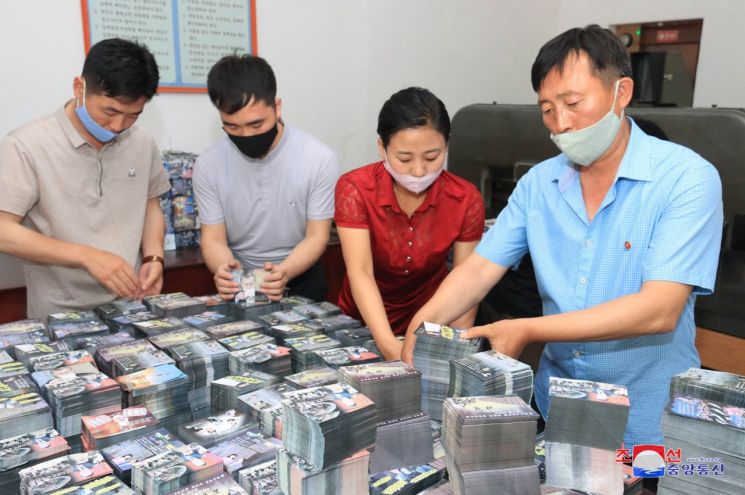 북한이 대규모 대남삐라(전단) 살포를 위한 준비사업을 추진하고 있다고 조선중앙통신이 20일 보도했다.