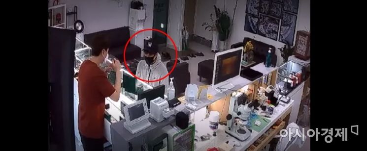 "낮에 봤던 시계 2점 다시 보여줘요" 롤렉스 절도 사건의 전말 [한승곤의 사건수첩]