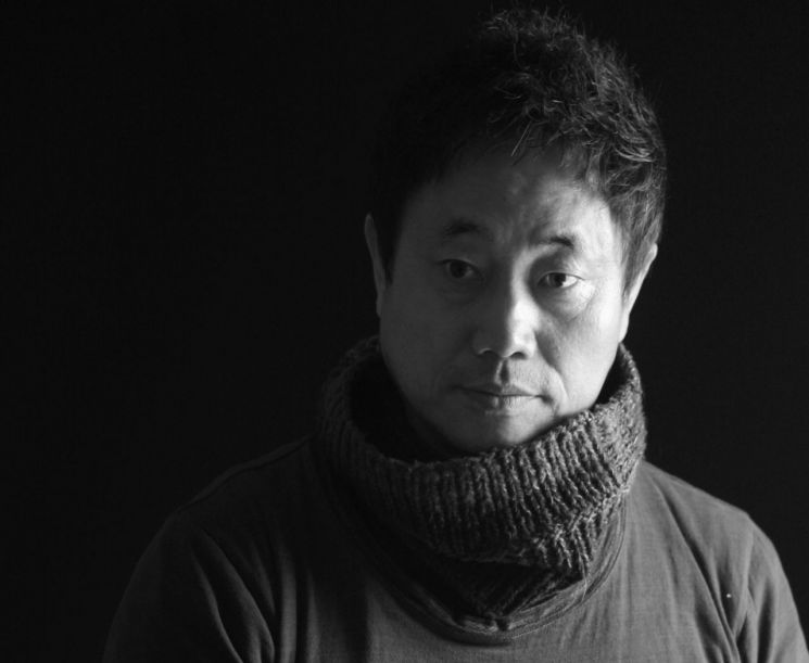 [갤러리산책] 수행하듯 색으로 좋은 기운을 쌓아가다