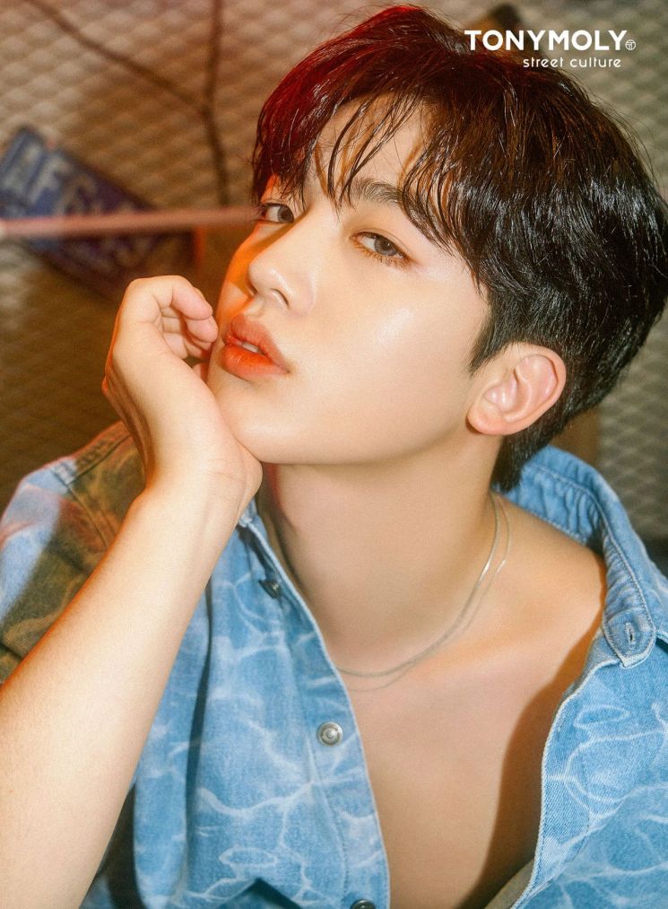 토니모리, 전속모델 김요한의 스트리트 감성 화보 공개