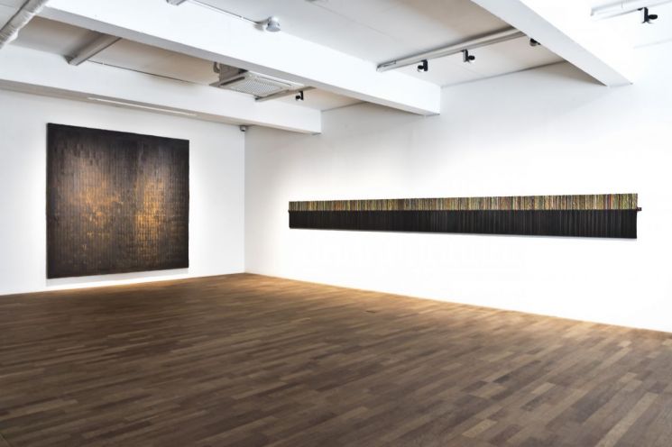 [갤러리산책] 수행하듯 색으로 좋은 기운을 쌓아가다