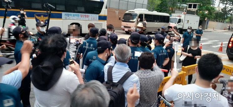 [속보] 소녀상 집회 보수-진보 단체 충돌