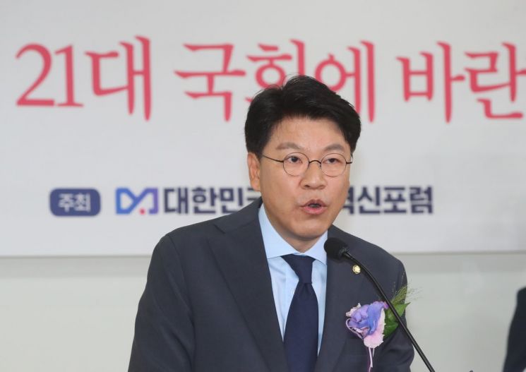 김종인 '백종원' 발언에 발끈한 장제원…"통합당 대권 잠룡 희화화"
