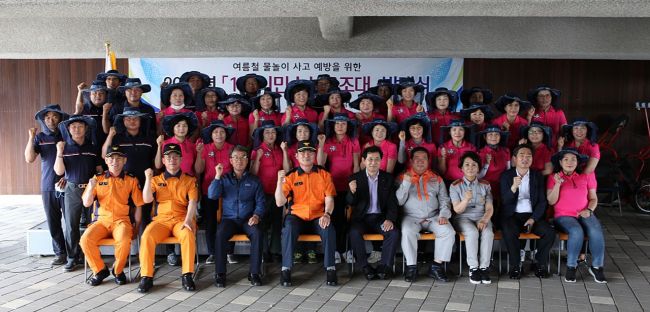 광주 남부소방서가 25일 '119 시민 수상구조대' 발대식을 갖고 두 달 간 여름철 물놀이 안전사고 예방에 나선다. 사진=광주 남부소방서 제공