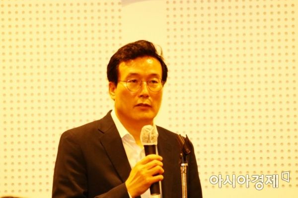 주정민 전남대학교 신문방송학과 교수가 아시아경제 호남취재본부 ‘2020 하계 워크숍’에서 특별강의를 진행하고 있다. 사진=호남취재본부 박기동 기자 kidpak75@asiae.co.kr
