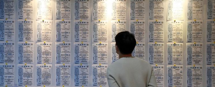 휴업수당 90% 지원 3개월 연장…고용부 추경 5800억 증액  