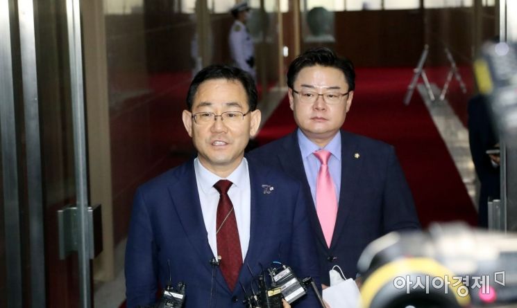 민주당, 단독으로 국회 원구성 완료…朴의장 "역사의 두려운 심판 받겠다"