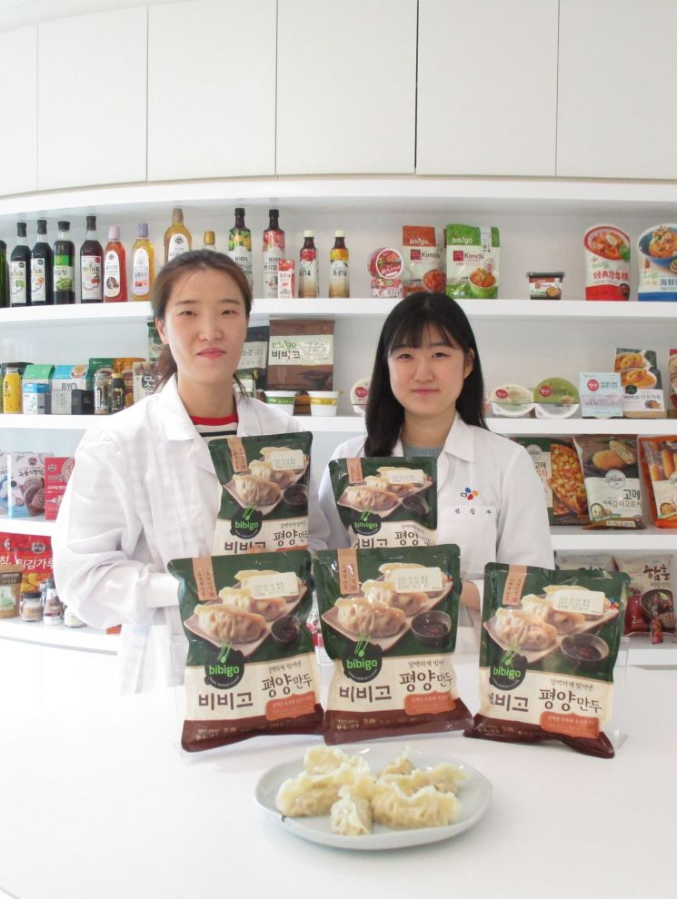 [유통 핫피플]"수십만번 테스트 끝에 전문점 수준 평양만두 HMR로 구현해냈죠"