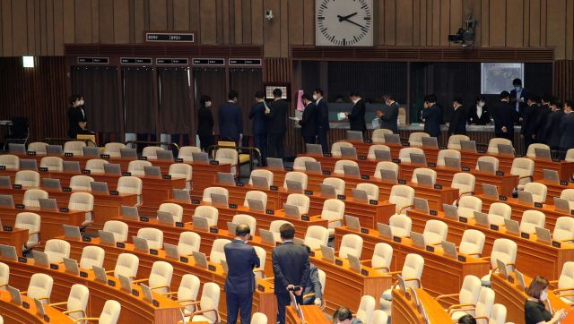 통합당 "103명 상임위 강제배정…국회 청와대 출장소로 전락시켜"