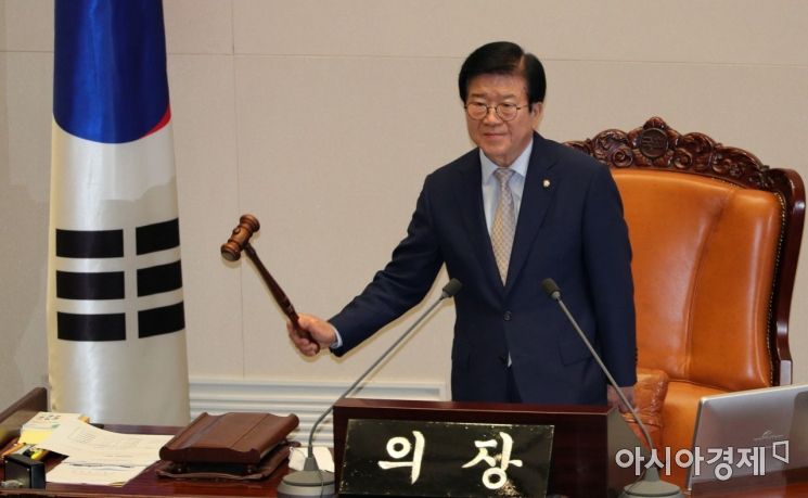 민주당, 단독으로 국회 원구성 완료…朴의장 "역사의 두려운 심판 받겠다"