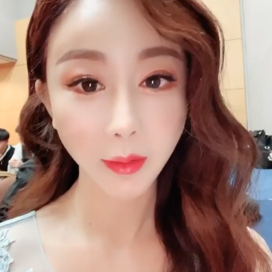 함소원, 18세 연하 남편 '진화' 연예인 병? "지하철 옥외광고까지 노려"