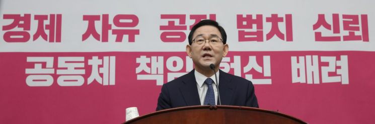 주호영 "국회 보이콧 길어지진 않을 것…상임위 조정되면 복귀"