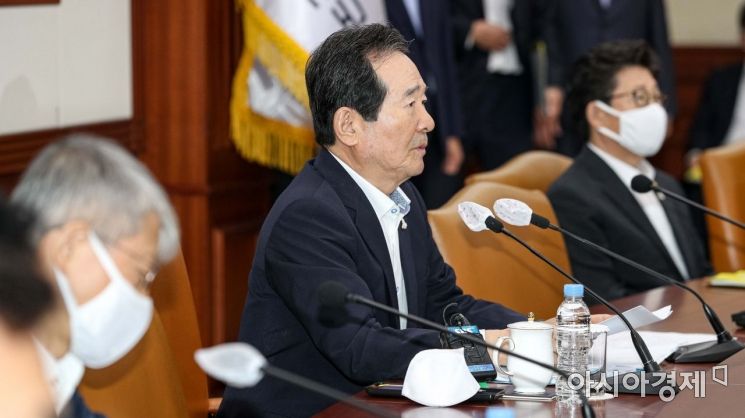 정세균 국무총리가 2일 서울 종로구 정부서울청사에서 열린 국정현안점검조정회의에 참석해 모두발언 하고 있다./강진형 기자aymsdream@