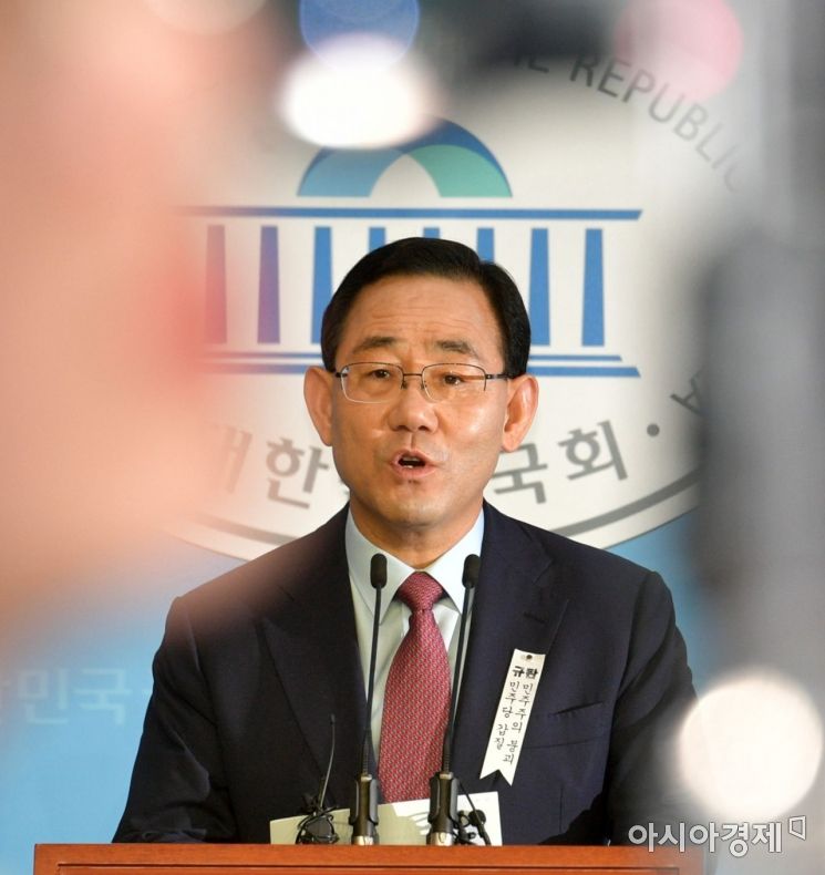 [포토] 기자회견 갖는 주호영 원내대표