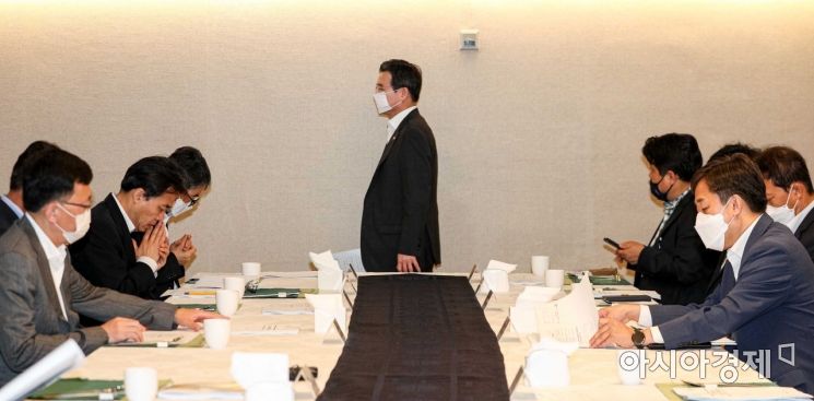 [포토]혁신성장 전략점검회의 참석한 김용범 1차관