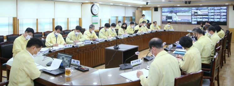 전남도교육청은 영상회의를 갖고 ‘코로나19 지역 감염 확산에 따른 학교 대응방안’을 마련했다. 사진=전남도교육청 제공