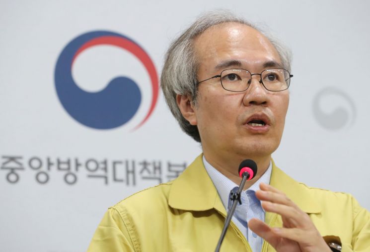 방역당국 "불필요한 실내 모임, 연기·취소해달라"