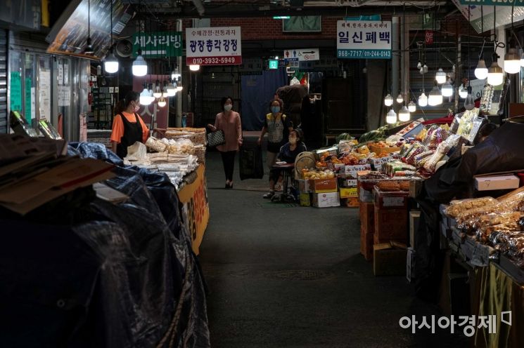 [포토]코로나19 여파에 한산한 광장시장