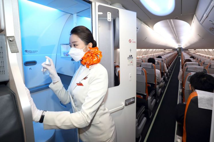 제주항공, 운항 중 기내 화장실 소독…접촉도 최소화