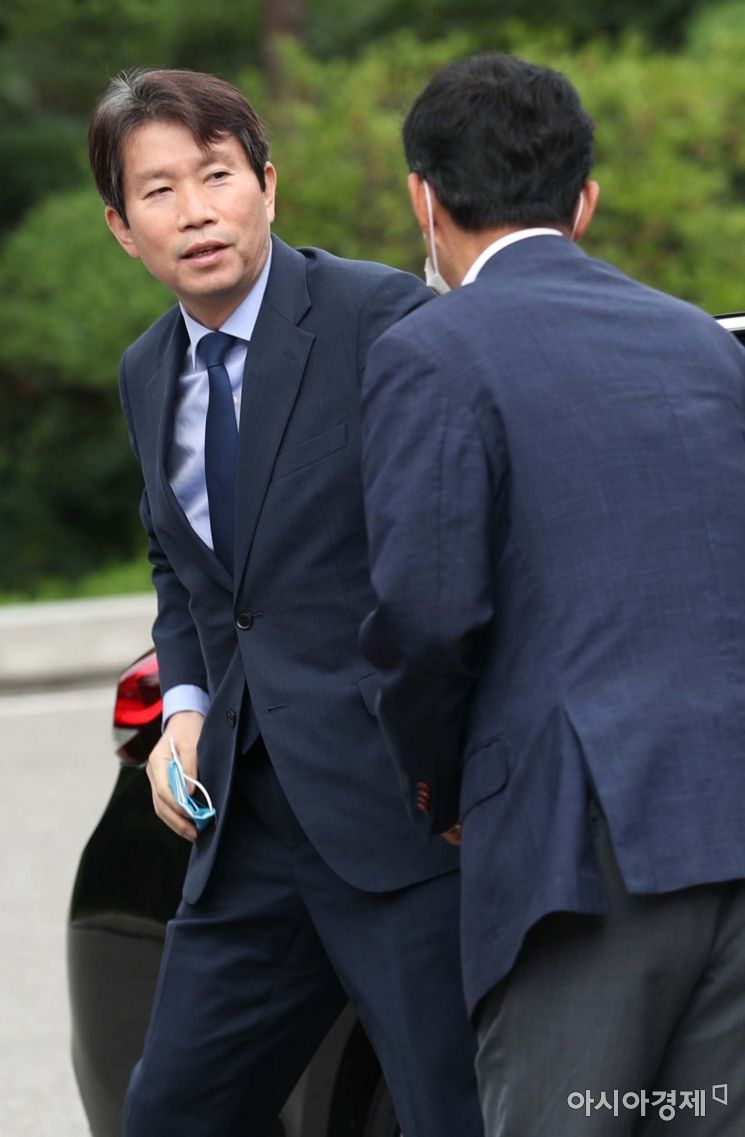 [포토]출근하는 이인영 후보자 