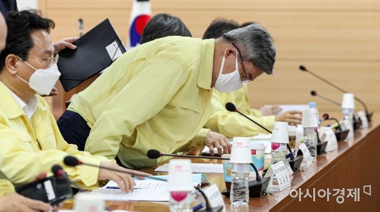 [포토]고용위기 대응반 회의 참석한 이재갑 장관