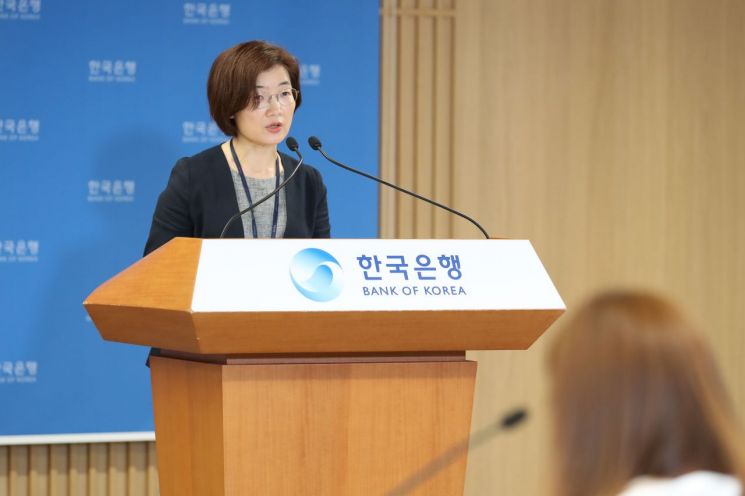문소상 한국은행 경제통계국 금융통계부장이 7일 오전 서울 중구 한국은행에서 열린 2020년 5월 국제수지(잠정) 설명회에서 발표하고 있다.