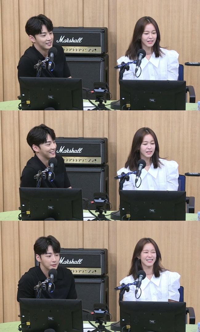 7일 방송된 SBS 파워FM '두시탈출 컬투쇼'에서는 배우 윤시윤이 출연해 평소 독서를 즐긴다고 밝혔다. 사진=SBS 파워FM '두시탈출 컬투쇼'방송 캡처