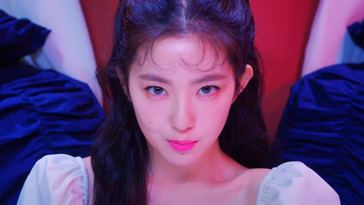 뭉침 없이 완성된 아이린의 속눈썹