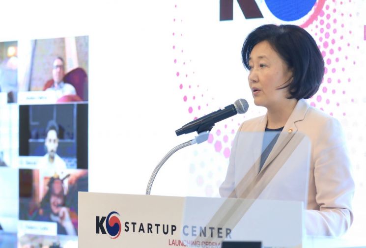 8일 개최된 K스타트업 센터 개소식에서 박영선 중소벤처기업부 장관이 인사말을 하고 있다.