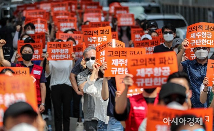 [포토]제주항공 규탄하는 이스타항공 직원들